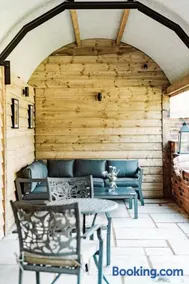 Shepherd's Hut at Lythwood, Near Shrewsbury - Image 2