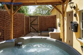 Vine Cottage - Image 1