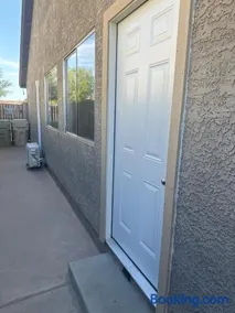 Cozy Tiny Home Minutes from Westgate Glendale - Image 3