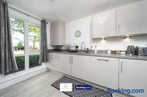 3 Bedroom House By The Yuma Homes Short Lets & Serviced Accommodation In Kent With Wifi & Parking - Image 1