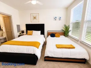 Luxury 2BR Retreat Resort Pool Gym & Fast WiFi - Image 3