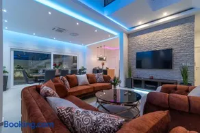 Luxury Villa Sun Stone heated pool & whirlpool - Image 3