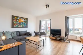 Cozy 2BR Seaside Apartment in Oostende - Family-Friendly and Fully Equipped - Image 3