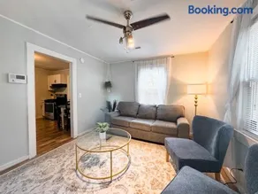 3 Miles to Parris Island - Idle Oak Cottage - 10 minutes to Downtown Beaufort SC - Image 1