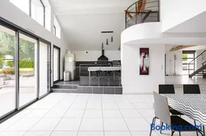 Cottage avec terrasse, piscine et jardin | Vue jardin | Idéal pour le télétravail - Image 3