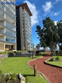 Exclusivo depto en Parque Pinares primera línea lago - Image 2