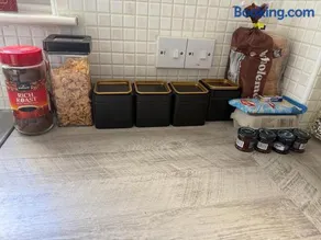 Peaceful Cozy Apartment, NO PARTY, Free Breakfast, No Pets - Image 3