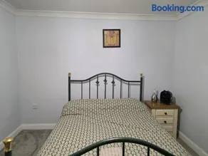 Stay Near Colchester twn centre2 - Image 3