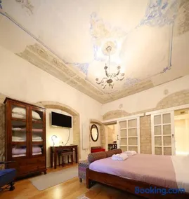 Petrizio Palace - Image 1