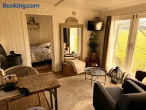 Bijzonder Buitenaf met een verkoelende jacuzzi en Finse sauna - Image 3