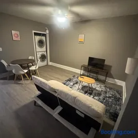 COZY NEW Apartment in DC - Image 2