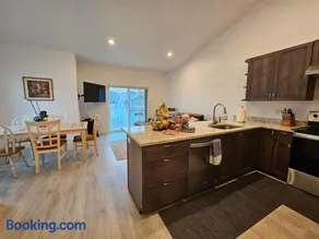 Private Townhomes with EV Charger and Parking and Free Wi-Fi - Image 4