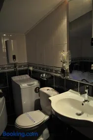 Comfort Deluxe Kosmos Apartments - Image 3