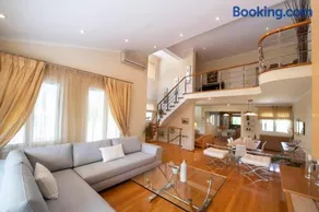Violet Luxury Villa - Image 2