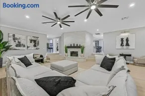 Luxury 5BR Retreat Pool Hot Tub Gym 7000sqf - Image 2