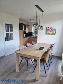 Woning met voorverwarmde, overdekte jacuzzi in de tuin - Image 4