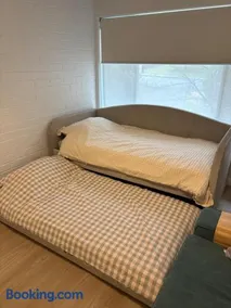 Stylish Jolimont Retreat - Parking - Near Subiaco - Image 4