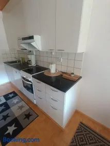 1BR Apartment M6 with sauna, big balcony,free parking - Image 3