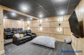 Family-Favorite Cabin with Private Seasonal Pool and Movie Theater - Image 3