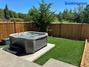 Luxe Living Lake Stevens Home! - Image 2