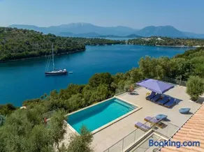 Villa Chriselia - 3 Bedrooms With Sea Access - Image 1