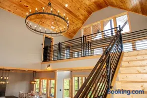 Augys View- Mountain Views-large parking-Large Cabin - Image 2
