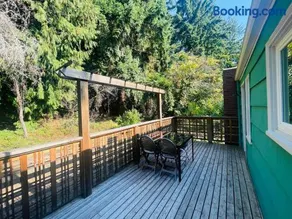 Super Privacy Lakeshore Forest Home with Whole House Air Conditioners - Image 2