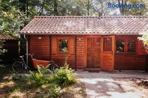 Sfeervol houten huisje met fijne buitenruimte op de Veluwe - Image 1
