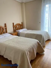 Lovely 2 bedrooms apartment main square Plasencia - Image 5