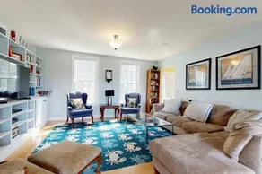 Expansive Modern Home w/ Ocean View, Gorgeous Garden & Dog-friendly - Image 2