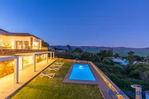 Villa Las Palmeras Valdevaqueros Suites, Pool & Sea Views - Image 2