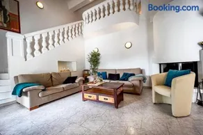 Shirley - Villa for 10 Pool Terrace - by TGB - Image 2