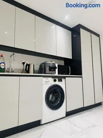 Large Double Bed En-suite Room 20 mins from Heathrow - Image 1