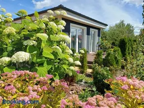 Family Garden House with Free Private Parking, Playground, BBQ and AirCond - Image 1