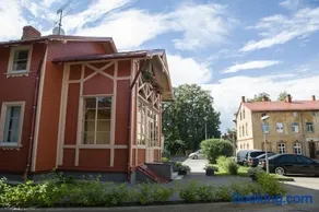 Center Orange house - Image 2