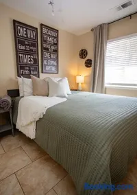 Cozy Condo 4 Miles to Park Entrance with BBQ and Steps to Dining - Image 3