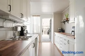 Calm and Comfortable 3BR Family Home with BBQ and Shared Pool - Image 2