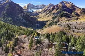 Beartooth Lodge with Hot Tub and Stuart Falls Views - Image 4