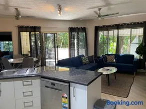 2 bedroom 2 bath Treetop Escape close to the city - Image 1