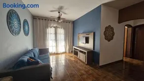 Apto amplo, arejado e mobiliado na Praia da Enseada-Guarujá - Image 1