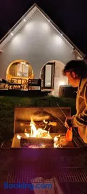 Luxury Vineyard Retreat with Private Jacuzzi - Image 4