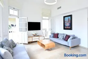 Chic 2BR Apartment close to the beach by HolyGuest - Image 3