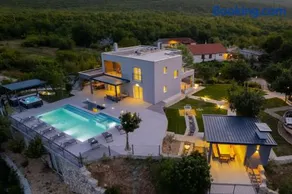 NEW! Luxurious Villa River Rose: Heated Pool, Jacuzzi, 4 En-Suite Bedrooms - Image 1