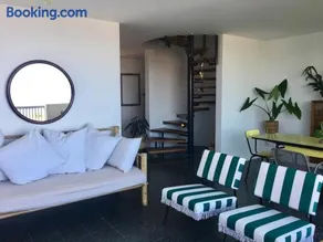 Cosy apartment with fabulous SEA VIEWS 70's style - Image 2
