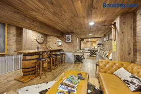 Bigfoots Lodge by the Lake - Dale Hollow Cabin with Sauna, Fire Pit, and Game Room - Image 1