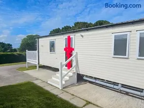 Dog Friendly 8 Berth Static Caravan Newquay - Image 2