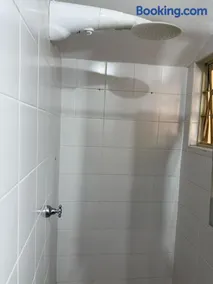 Quarto em ótima localização - Image 5