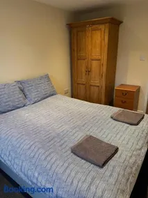 Luton Town House Near AIRPORT - Image 3