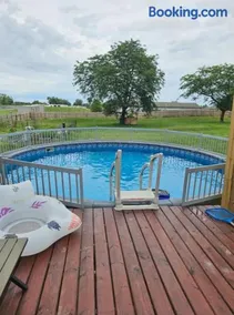 Couples Guesthouse, jacuzzi, sauna, pool - Image 5