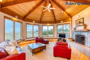 Beachside Getaway - Image 1